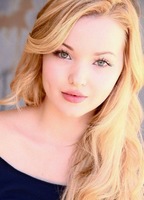 Dove Cameron nackt