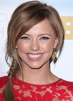 Riley Voelkel nackt