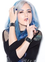 Alissa White-Gluz nackt