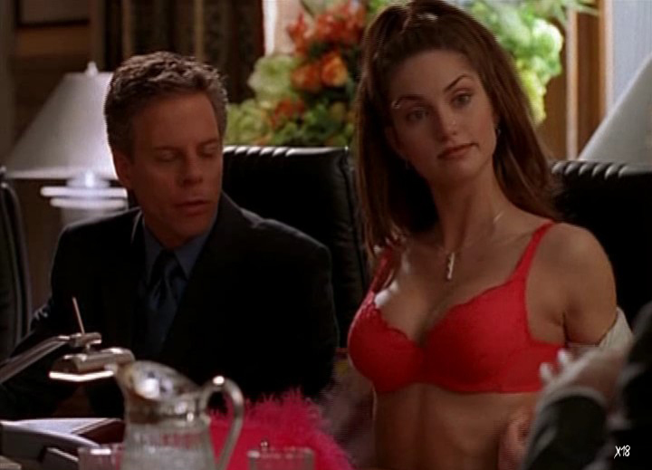 Nackte Elena Lyons In Ally Mcbeal