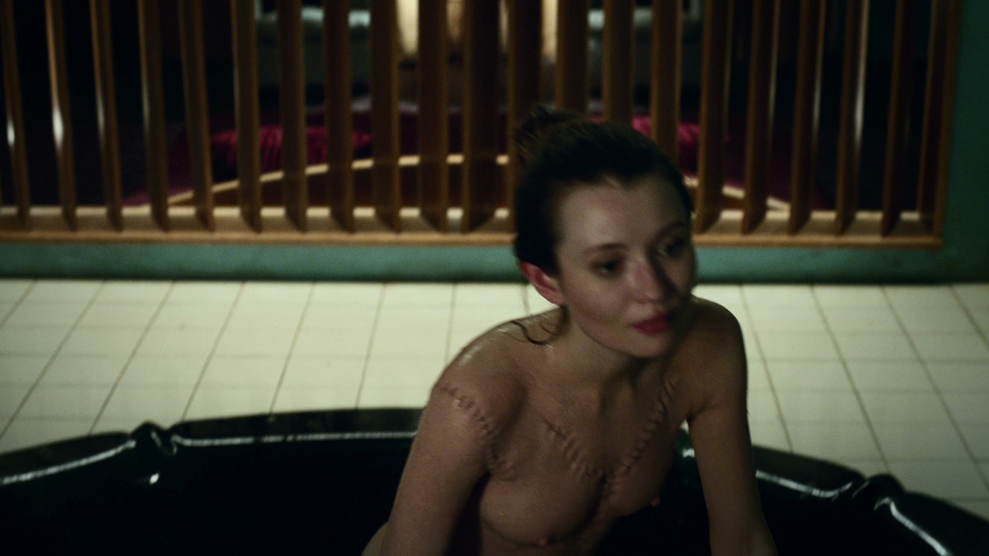 Nackte Emily Browning In American Gods
