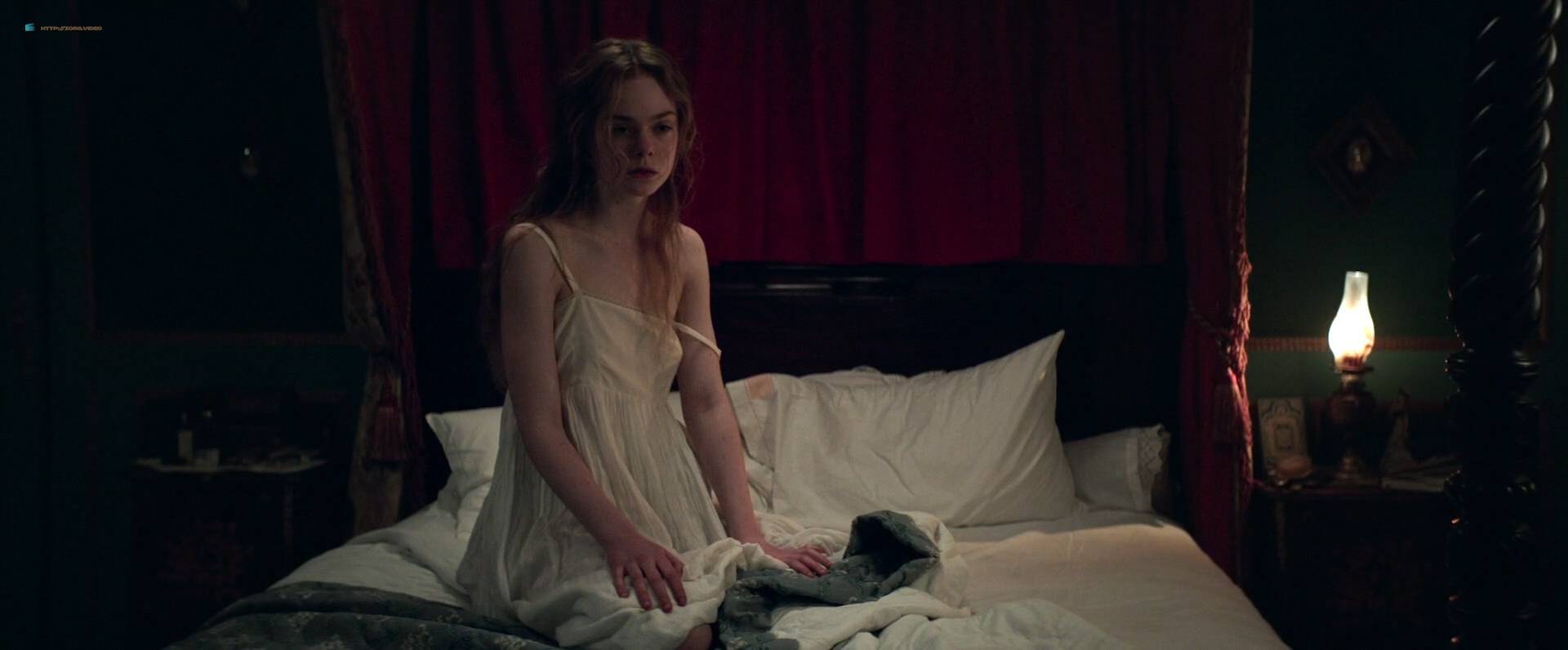 Nackte Elle Fanning In Mary Shelley