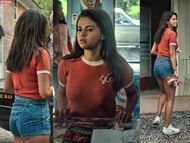 Nackt hinten gomez selena von Selena Gomez