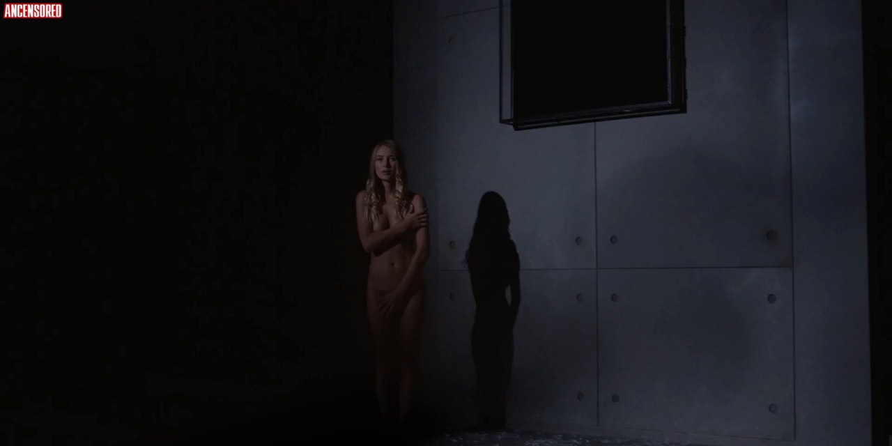 Charlotte vega nuda