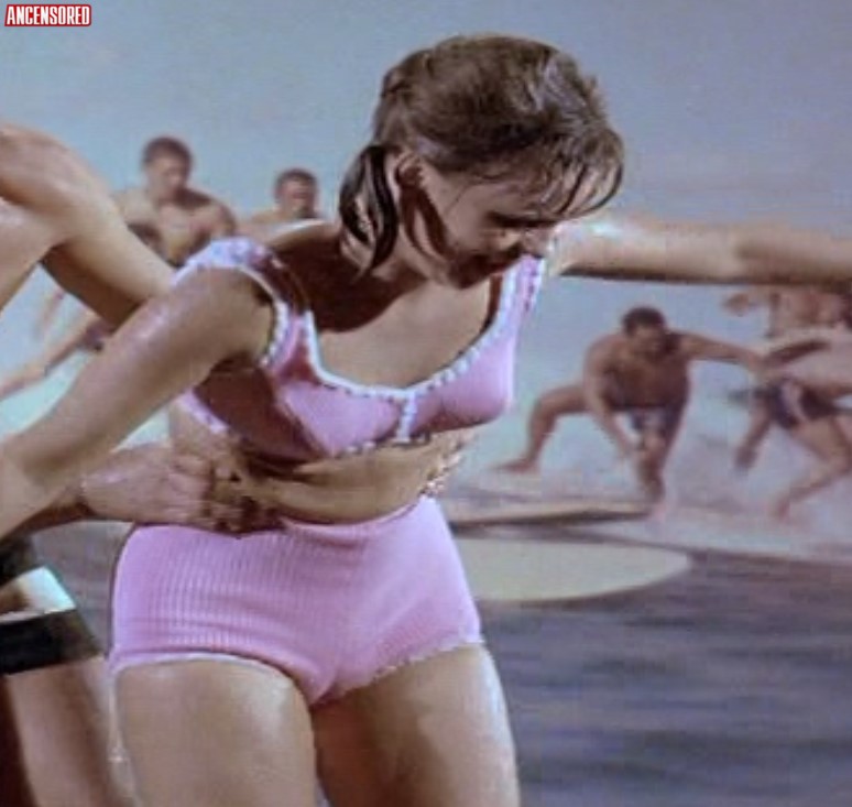 Nackte Sally Field In Gidget