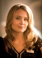 Leah Pipes  nackt