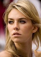 Vanessa Kirby nackt