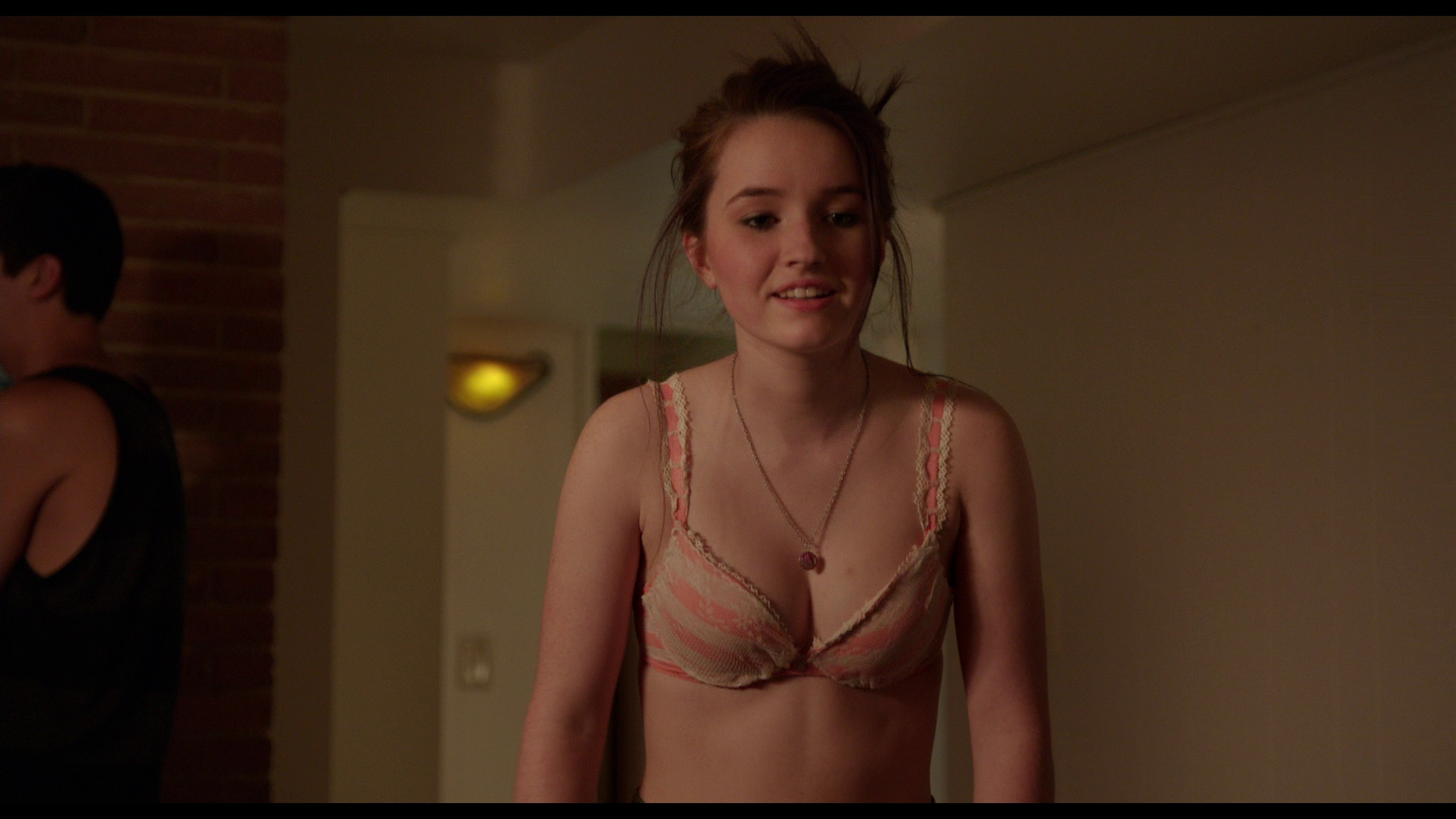 Kaitlyn Dever nude pics.