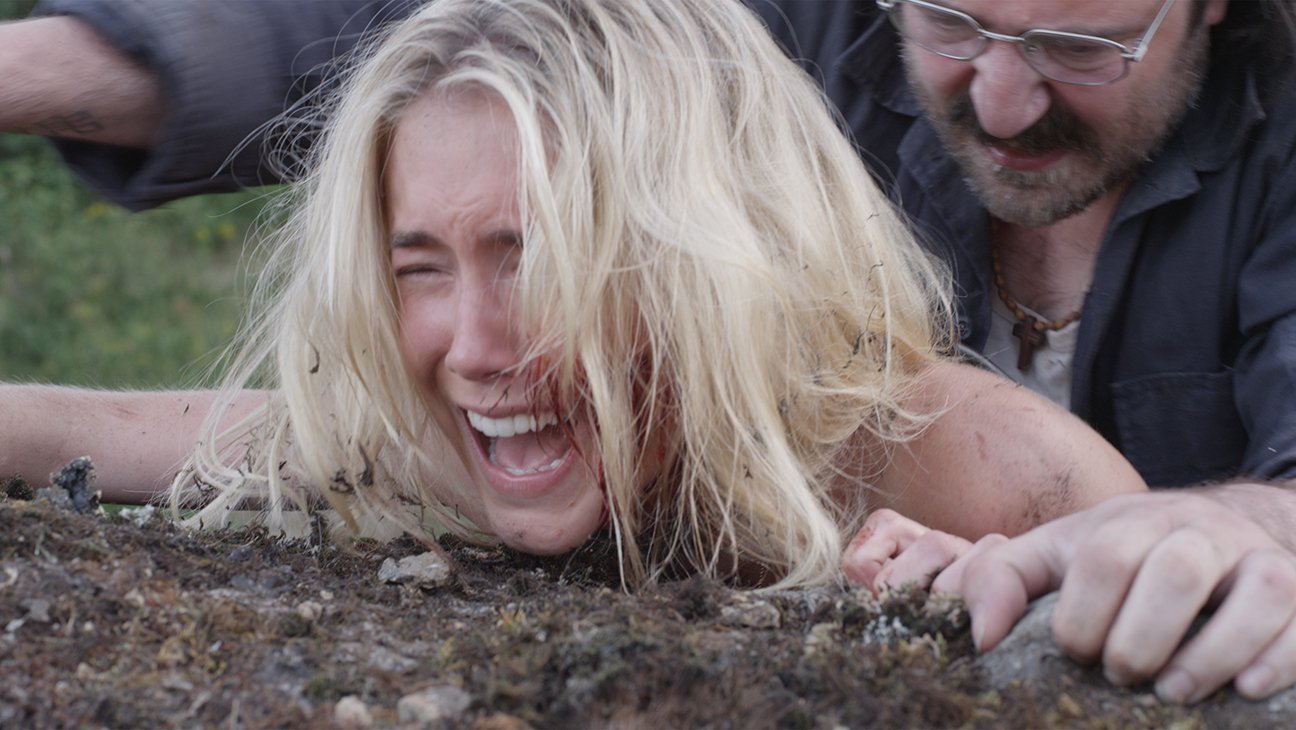 Nackte Spencer Locke In Landmine Goes Click