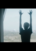 Between The Walls (music video) (2012) Nacktszenen