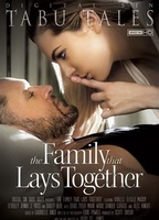 The Family That Lays Together (2013) Nacktszenen