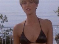 Nackte Loryn Locklin in Taking Care of Business (1990). 