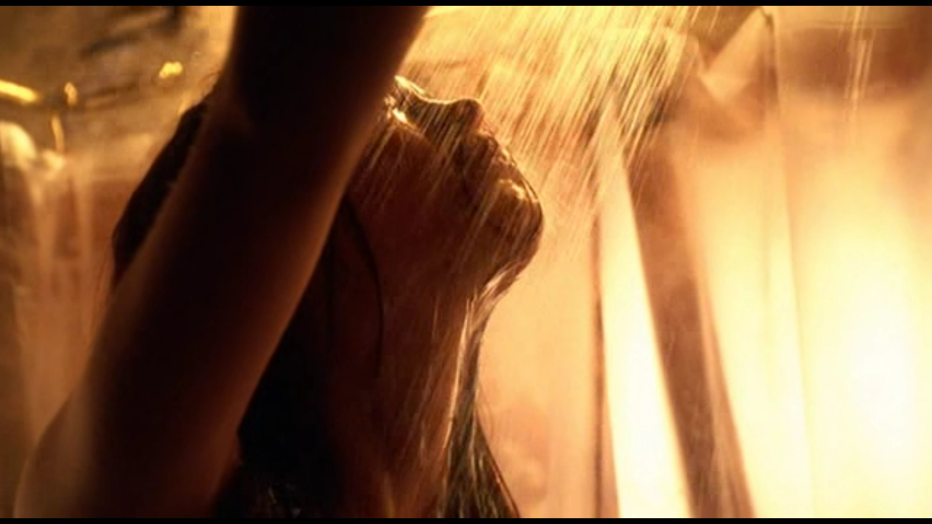 Kristin Kreuk nude pics.
