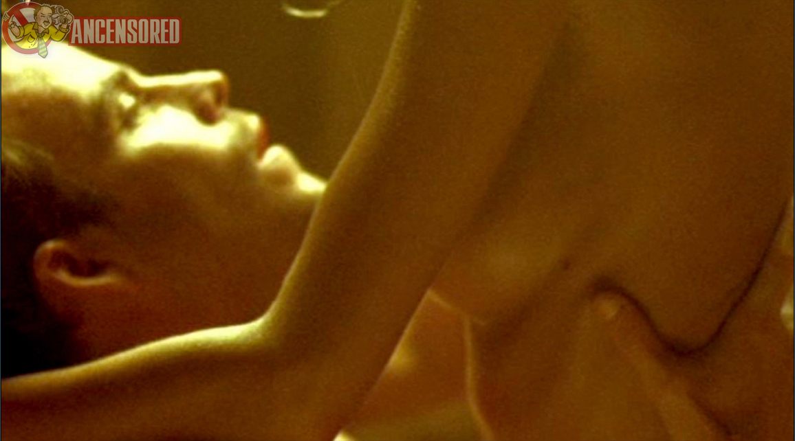 Natasha Henstridge nude pics.