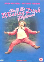 She'll Be Wearing Pink Pyjamas (1984) Nacktszenen